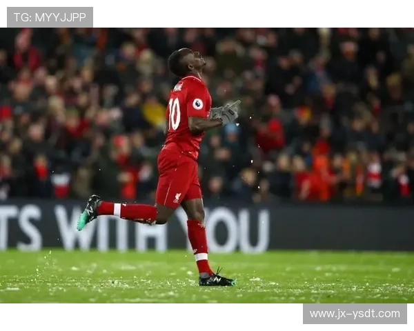 上海足球队以57分领跑精英赛积分榜展现强劲实力