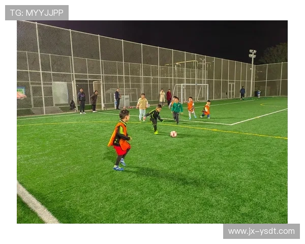 从草地到绿茵场足球明星与母亲的温情岁月与奋斗历程