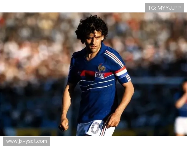 全球足坛实力最强的足球明星盘点与成就分析